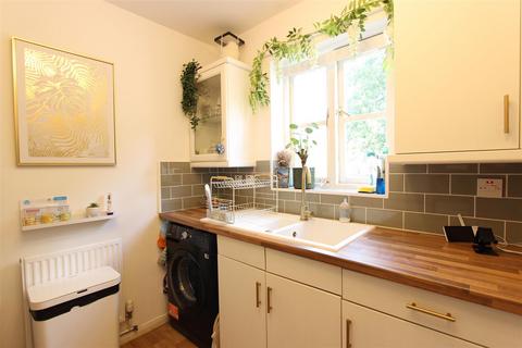 2 bedroom flat for sale, Pennington Drive, Winchmore Hill