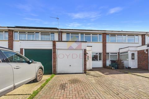 3 bedroom terraced house for sale, Adelaide Drive, Colchester CO2