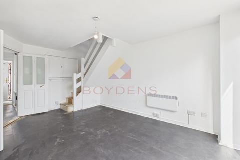 3 bedroom terraced house for sale, Adelaide Drive, Colchester CO2