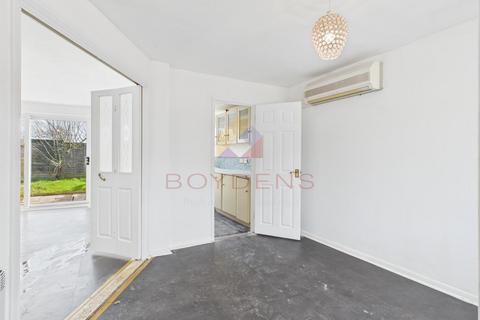 3 bedroom terraced house for sale, Adelaide Drive, Colchester CO2