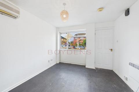 3 bedroom terraced house for sale, Adelaide Drive, Colchester CO2