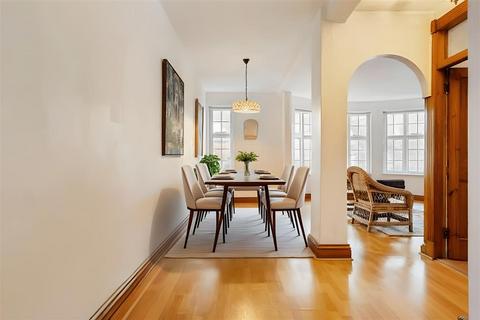 2 bedroom flat to rent, Porchester Gardens, W2