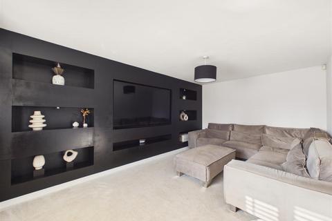4 bedroom detached house for sale, Chatsworth Drive, Elloughton, Brough