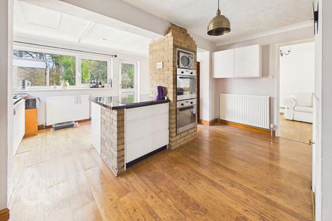4 bedroom detached house for sale, Speedwell Close, Lowestoft