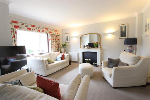 undefined, Oakwood Crescent, London