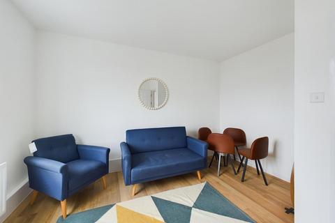 4 bedroom flat to rent, Walden Court