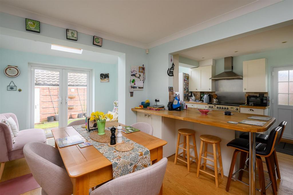 Kitchen/dining