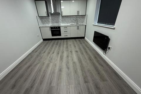 2 bedroom flat to rent, Bearwood Road, Smethwick B66