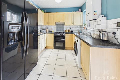 3 bedroom semi-detached house for sale, Linden Road, North Yorkshire YO12