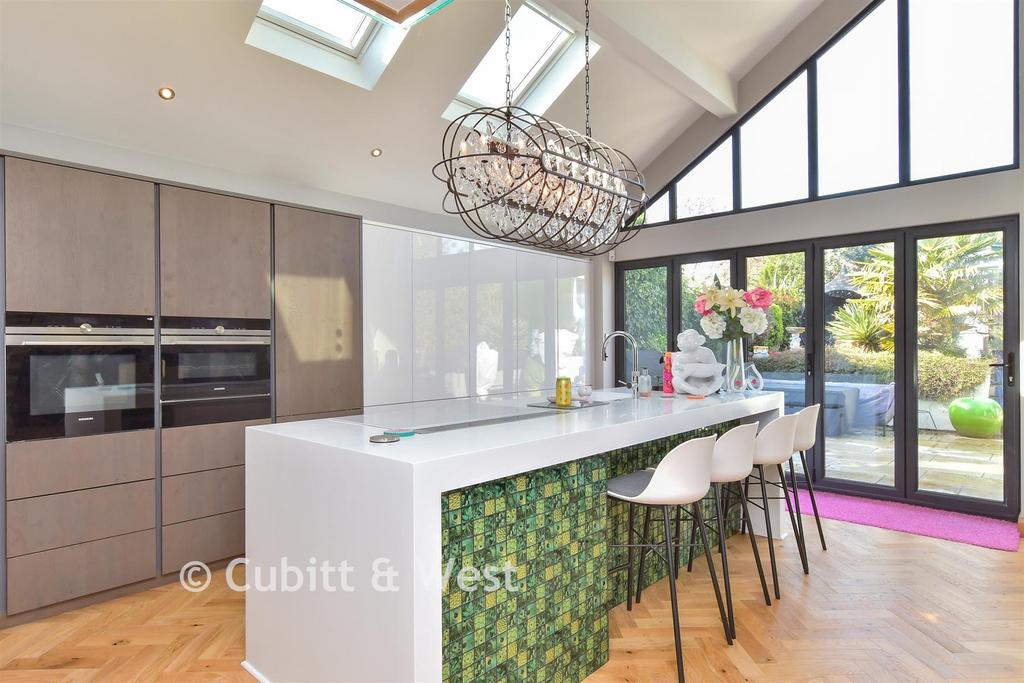 Kitchen/ Lounge