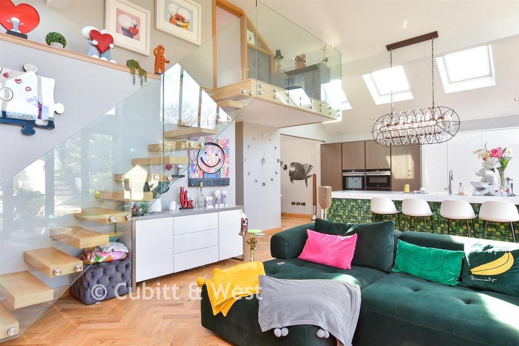 Kitchen/ Lounge