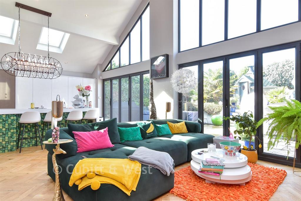 Kitchen/ Lounge