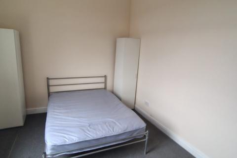 3 bedroom terraced house to rent, Pilsworth Road, Heywood OL10
