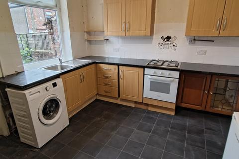 3 bedroom terraced house to rent, Pilsworth Road, Heywood OL10