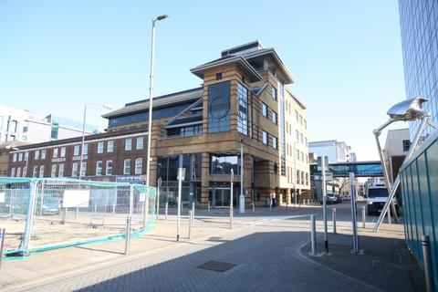 2 bedroom flat to rent, Church Street East, Woking GU21