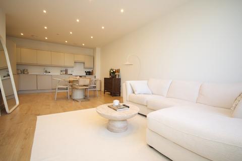 2 bedroom flat to rent, Church Street East, Woking GU21