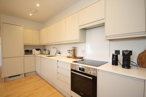 2 bedroom flat to rent, Church Street East, Woking GU21