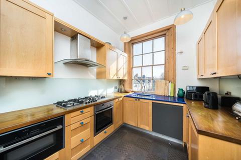 2 bedroom flat to rent, Balham High Road, London SW12