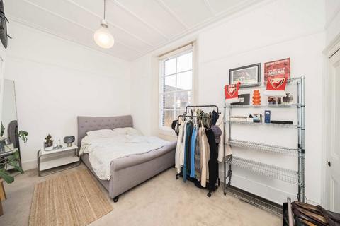 2 bedroom flat to rent, Balham High Road, London SW12
