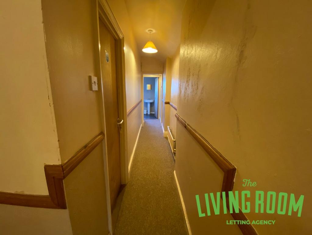 Hallway up (2)
