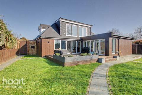 4 bedroom detached house for sale, Tadmor Close, Sunbury-On-Thames