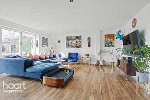 4 bedroom detached house for sale, Tadmor Close, Sunbury-On-Thames