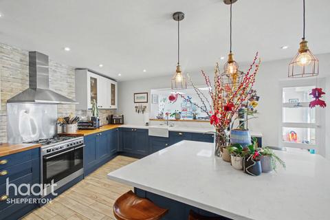 4 bedroom detached house for sale, Tadmor Close, Sunbury-On-Thames