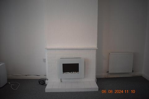3 bedroom semi-detached house to rent, Ivanhoe Avenue, Nuneaton CV11