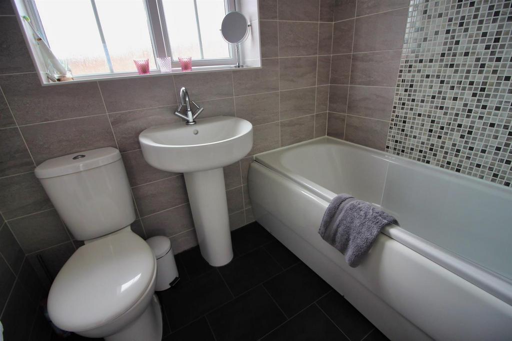 22 - bathroom.jpg
