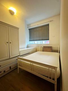 Studio to rent, Mitcham Lane, London SW16