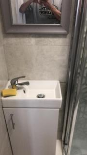 1 bedroom in a house share to rent, Purley CR8