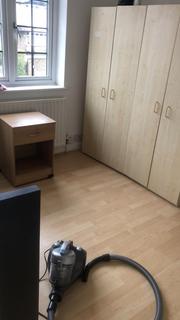 1 bedroom in a house share to rent, Purley CR8