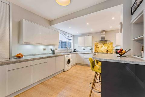 4 bedroom semi-detached house for sale, Dairsie Road, London, SE9