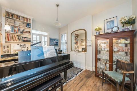 undefined, Teddington Park, Teddington TW11