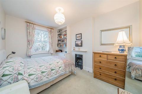 undefined, Teddington Park, Teddington TW11