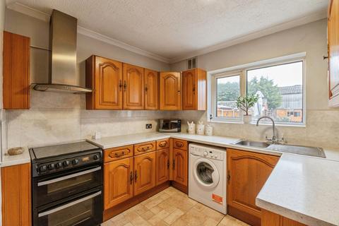 3 bedroom bungalow for sale, Wells Avenue, Southend-on-Sea, Essex, SS2