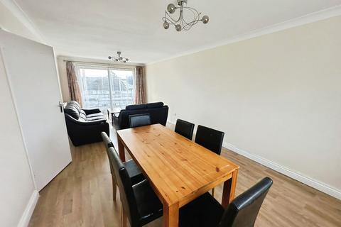 2 bedroom apartment to rent, Kenton Road, Harrow, HA3