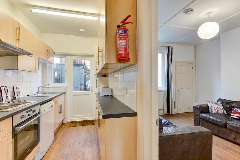 Bright, modern kitchen with integrated applianc...