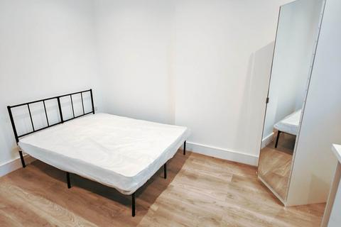 Studio to rent, Florence Road, Ealing