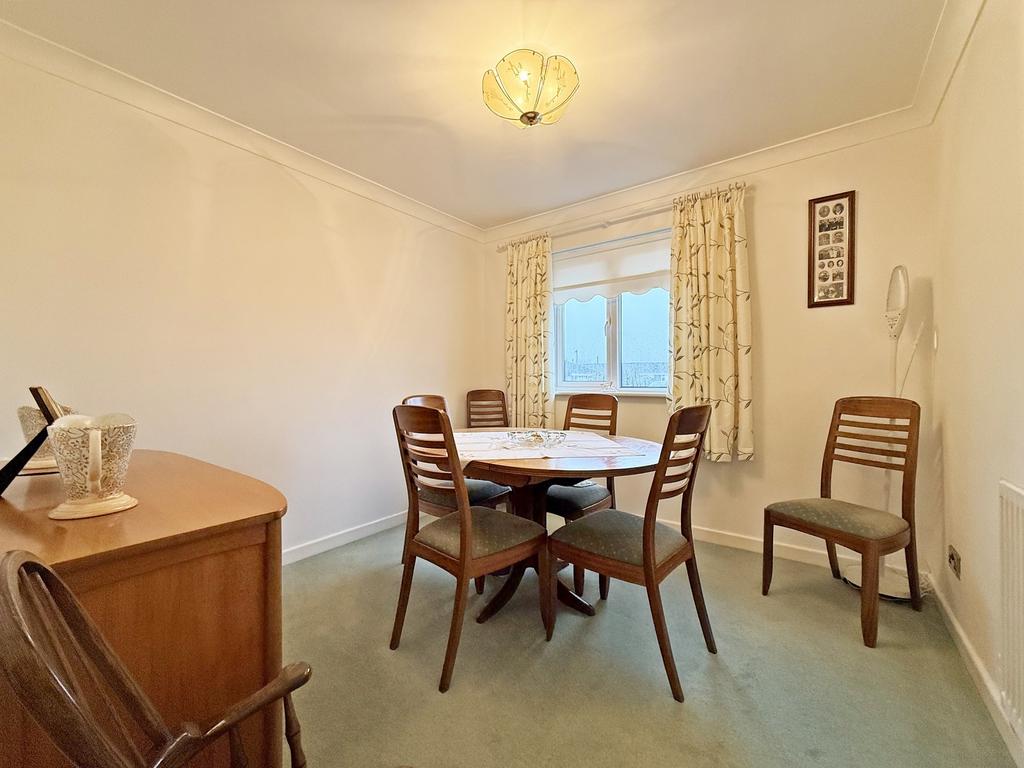 Bedroom 2/Dining Room
