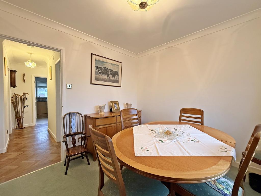 Bedroom 2/Dining Room