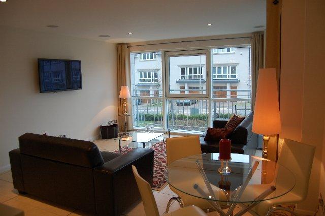 61 QH - Lounge 1 640