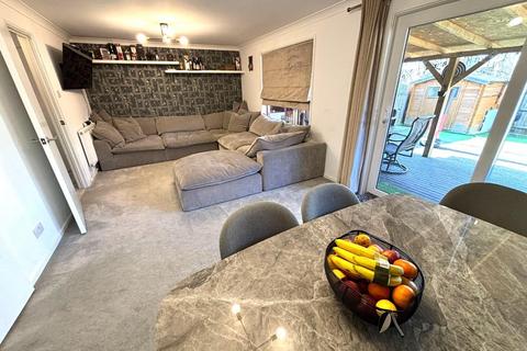 3 bedroom end of terrace house for sale, Foxwell Square, Southfields, Northampton NN3