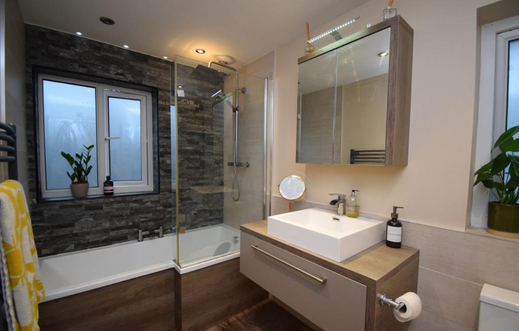 Bathroom2.jpg