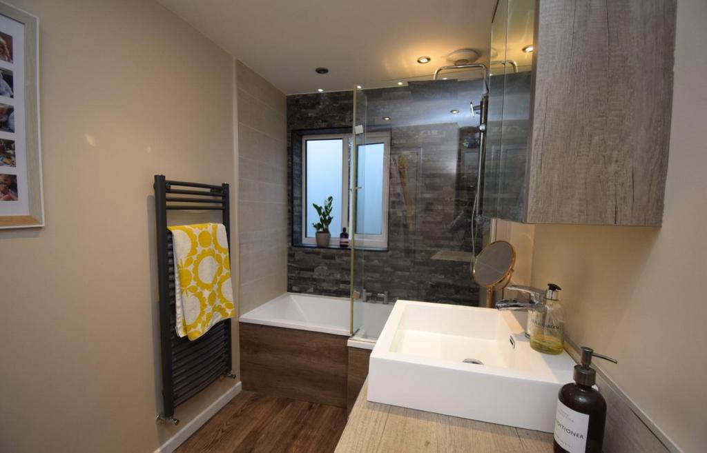 Bathrom3.jpg