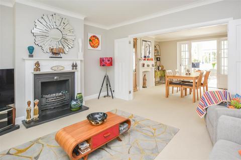 4 bedroom semi-detached house for sale, Mount Crescent, Warley, Brentwood