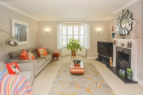 4 bedroom semi-detached house for sale, Mount Crescent, Warley, Brentwood