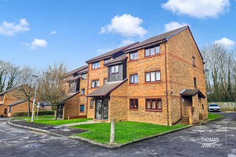 2 bedroom flat to rent, Tudor Close, Hertfordshire, AL10