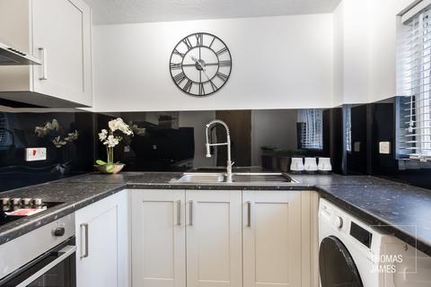 2 bedroom flat to rent, Tudor Close, Hertfordshire, AL10