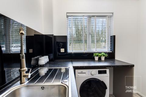 2 bedroom flat to rent, Tudor Close, Hertfordshire, AL10